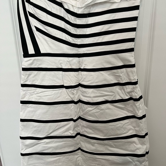 Women’s Gianni Bini Strapless Dress Size 10 White with Black Stripes 27 1/2” - Picture 2 of 5